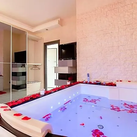 Suitehouse - With Jacuzzi & Comfort *
